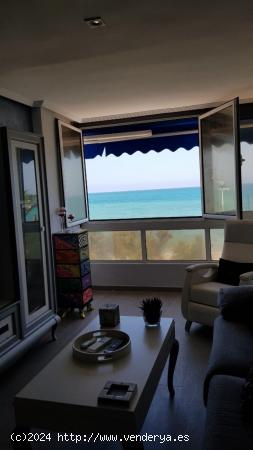 PRIMERA LINEA DE MAR APARTAMENTO DE 3 D REFORMADO CON PISCINA Y GARAJE - ALICANTE