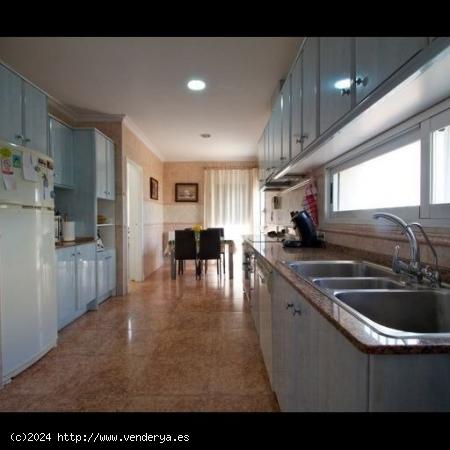 CHALET INDEPENDIENTE EN LOS BALCONES TORREVIEJA 5D - ALICANTE