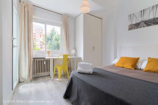 Alquiler de habitaciones en apartamento de 5 dormitorios en Chamartín, Madrid - MADRID