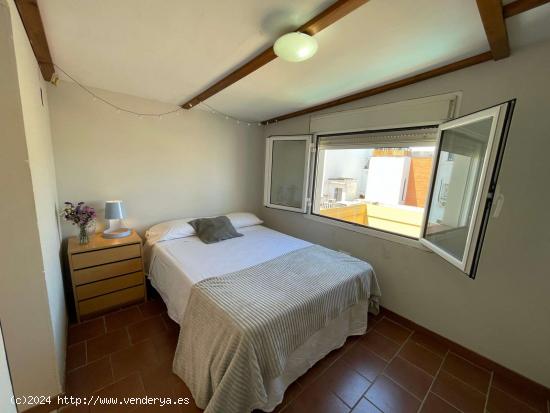  ¡Habitaciones en alquiler en piso de 12 habitaciones en Sevilla! - SEVILLA 