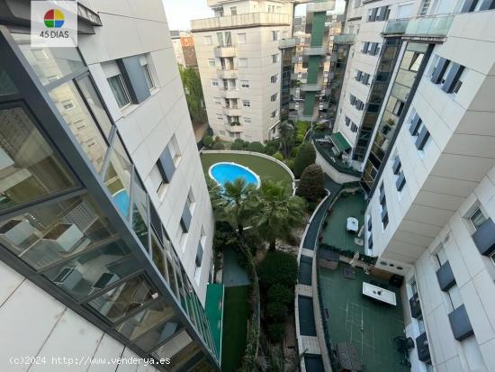 Piso  con Piscina comunitaria zonas verdes, con Parking mas trastero incluidos - BARCELONA