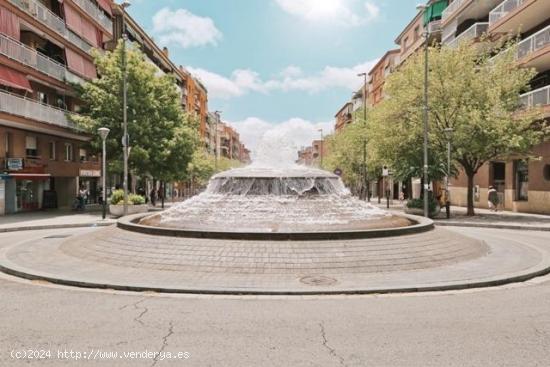 AMPLIA PLAZA DE APARCAMIENTO EN CALLE MONTURIOL PRÓXIMA AL CENTRO - BARCELONA