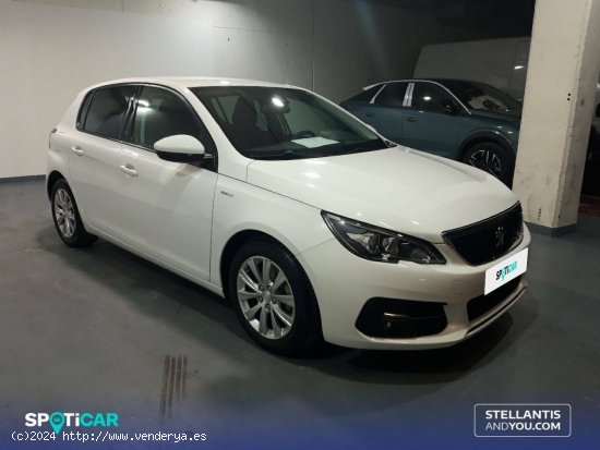 Peugeot 308  5p  PureTech 130 S&S 6 Vel. MAN Style - Sant Feliu de Llobregat