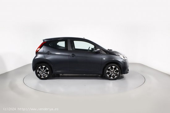 Toyota Aygo 1.0 VVT-I X-PLAY 5P - 