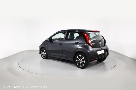 Toyota Aygo 1.0 VVT-I X-PLAY 5P - 