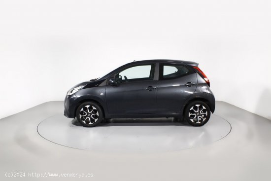 Toyota Aygo 1.0 VVT-I X-PLAY 5P - 