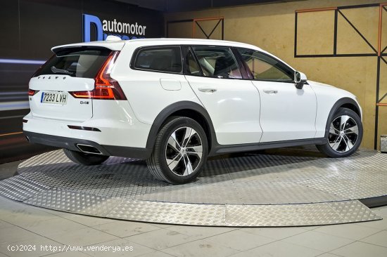 Volvo V60 Cross Country   2.0 B4 D AWD Cross Country Pro AUTO - 