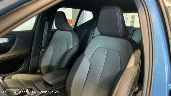 Volvo XC40 XC40 Core, T2 automatico, Gasolina de 2023 con 23.287 Km por 32.900 EUR. en A Coruna