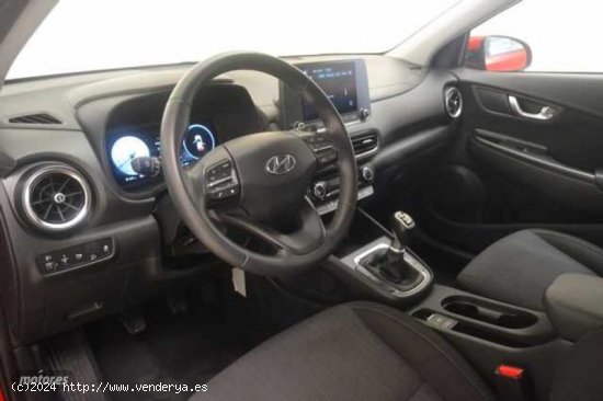 Hyundai Kona 1.0 TGDI Maxx 4x2 de 2023 con 15.475 Km por 21.995 EUR. en Sevilla