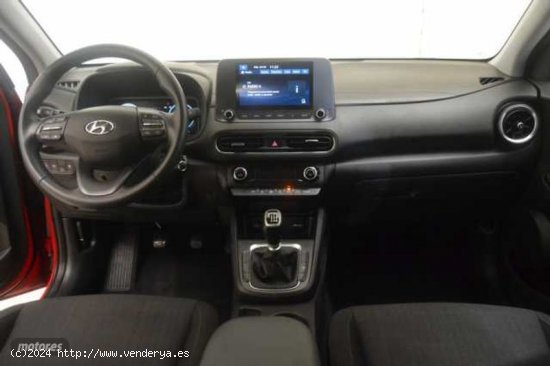 Hyundai Kona 1.0 TGDI Maxx 4x2 de 2023 con 15.475 Km por 21.995 EUR. en Sevilla