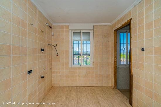 Chalet en Catral. Ref.- 74112 - ALICANTE