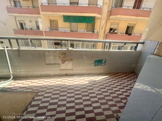 PISO EN VENTA PARA REFORMAR EN CALLE MONCADA-ALICANTE!! - ALICANTE