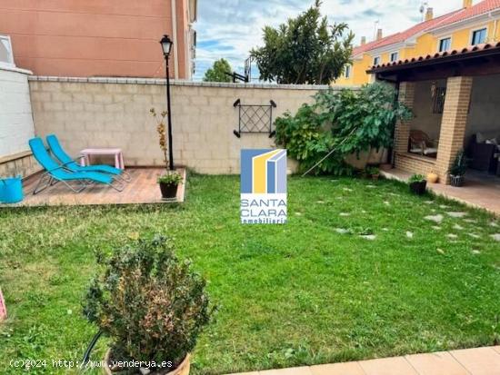  CHALET ADOSADO EN VENTA DE 4 DORMITORIOS, 3 BAÑOS, PATIO, JARDÍN Y GARAJE EN URB.SIGLO XXI, ZAMORA 