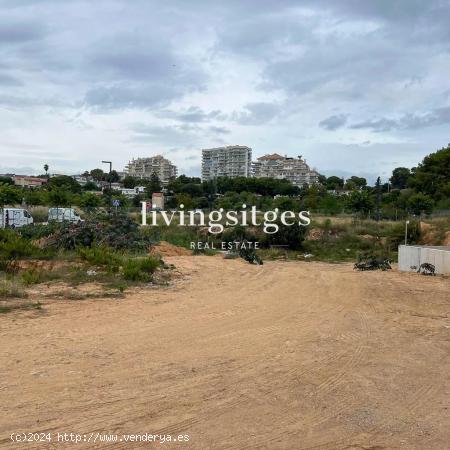  TERRENO PLANO EN LA PLANA - BARCELONA 