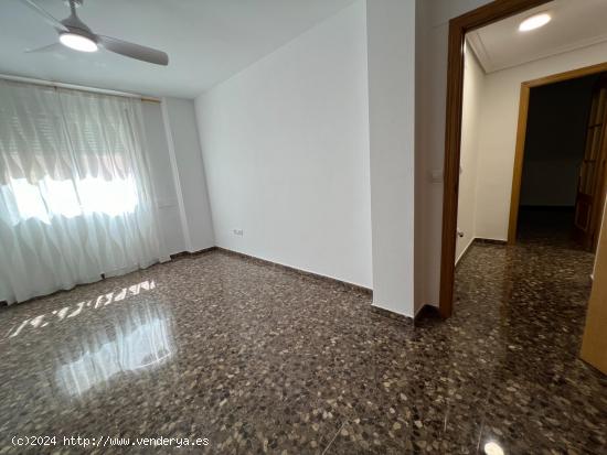 IMPECABLE PISO EN ALQUILER ZONA MURA - LLIRIA - VALENCIA