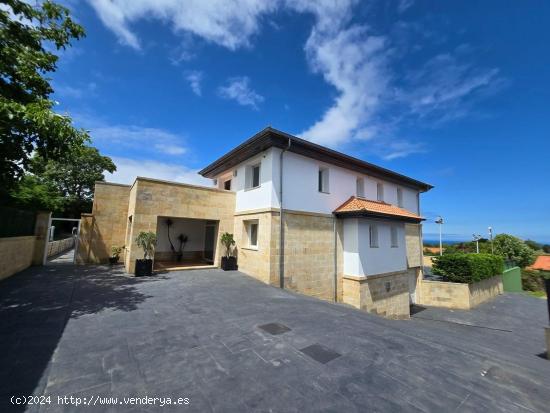 CASA CON PARCELA Y VISTAS AL MAR- LA REVILLA - CANTABRIA