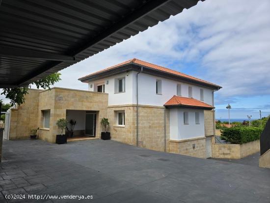 CASA CON PARCELA Y VISTAS AL MAR- LA REVILLA - CANTABRIA