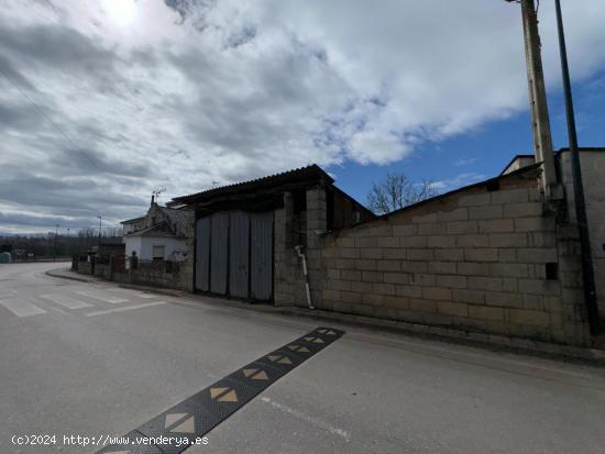 Casa con terreno y garaje en Magaz de Arriba - LEON