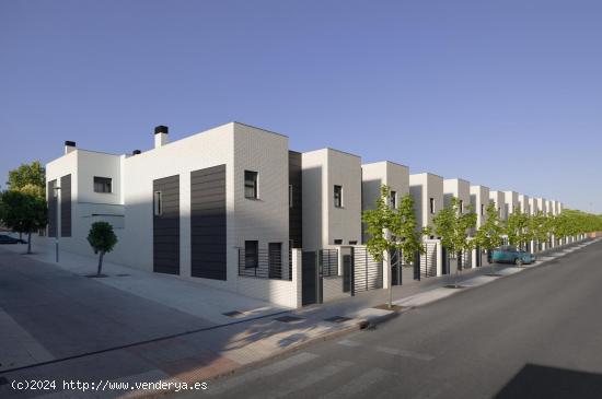  ¡RESIDENCIAL PERSEO! ADOSADO DE 3 DORMITORIOS Y DOS PATIOS... PRIMERAS CALIDADES - BADAJOZ 