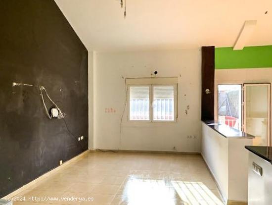 Bonita vivienda adosada con amplio patio y piscina privada, en Cúllar Vega. - GRANADA