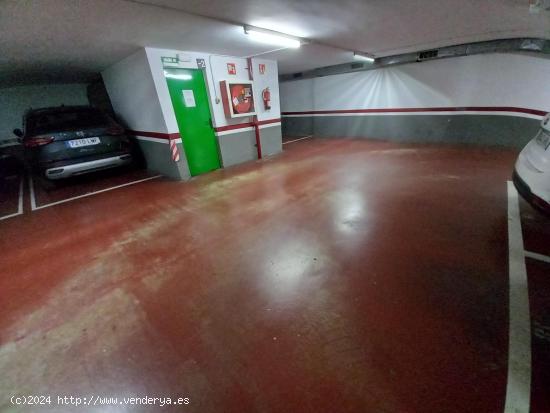 Amplio parking en Sants/ Les Corts - BARCELONA