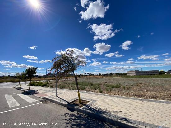 ALQUILER de Suelo Terciario-Comercial en la ZONA EL OLIVAR - MADRID