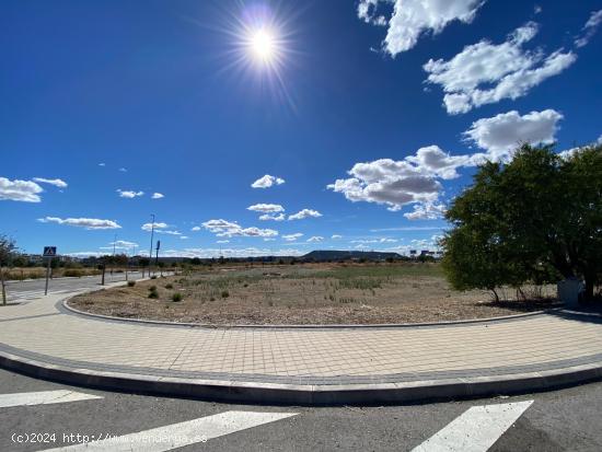 ALQUILER de Suelo Terciario-Comercial en la ZONA EL OLIVAR - MADRID