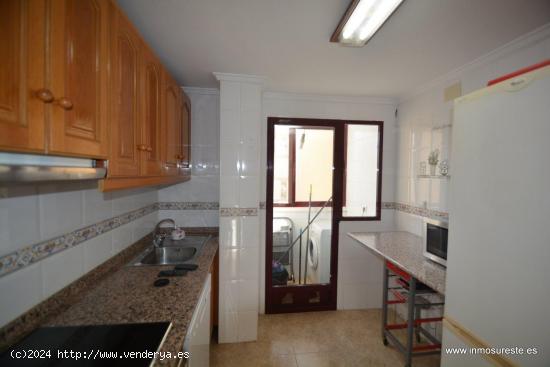 Estupendo ático en Orihuela zona Plaza de Toros, 79 m2. construidos, 2 habitaciones, 2 baños. - AL