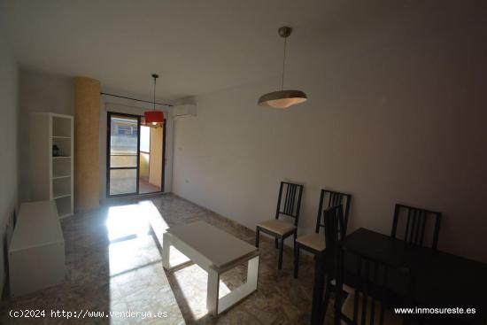 Estupendo ático en Orihuela zona Plaza de Toros, 79 m2. construidos, 2 habitaciones, 2 baños. - AL