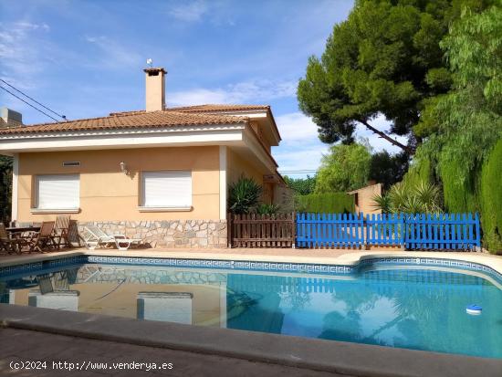 Chalet independiente con Piscina en Elda (zona Colegio Sagrada Familia) - ALICANTE