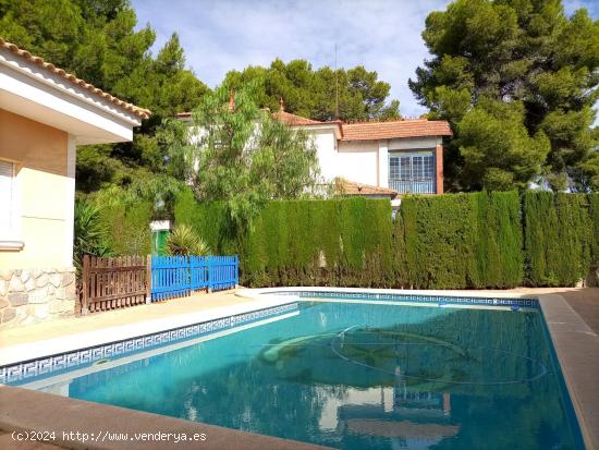 Chalet independiente con Piscina en Elda (zona Colegio Sagrada Familia) - ALICANTE