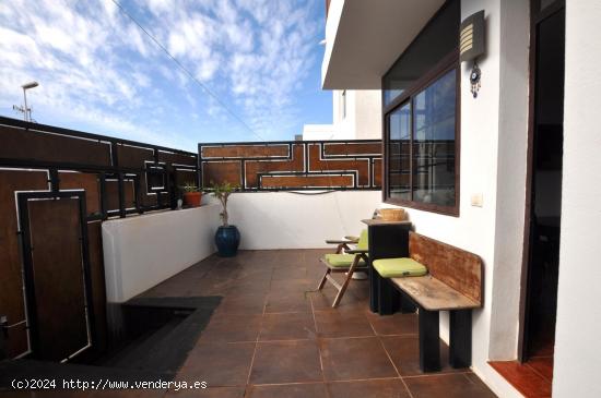 SE VENDE DUPLEX SEMIADOSADO EN SAN BARTOLOME CON VISTAS AL MAR - LAS PALMAS