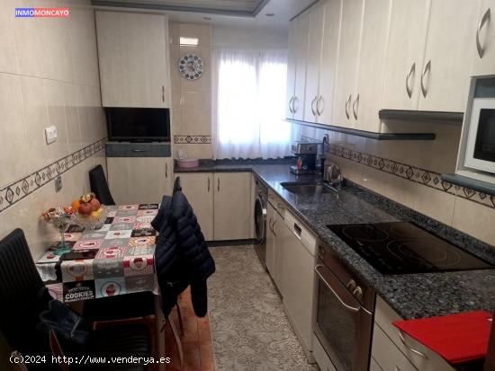 Se vende piso en la misma plaza de la Almehora - ZARAGOZA