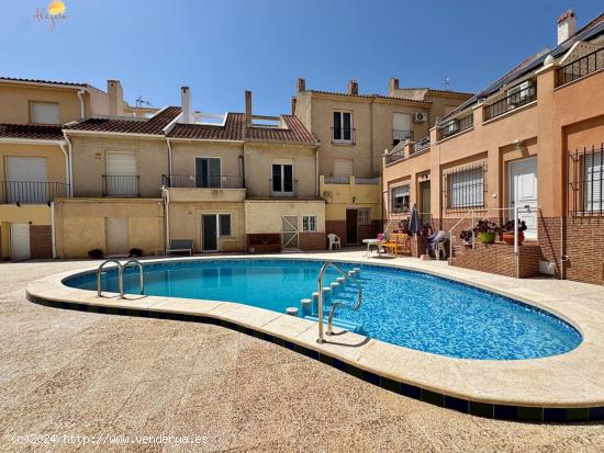 Espectacular adosado con amplias terrazas y preciosa piscina comunitaria (750 mts playa) - ALICANTE