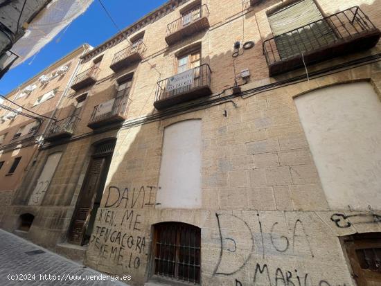 Venta de 3 pisos en el casco histórico de Jaén - JAEN