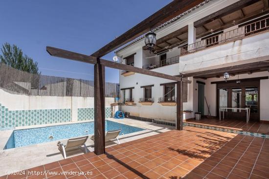  MARAVILLOSA CASA EN LÁCHAR CON 4 HABITACIONES, 4 BAÑOS, PISCINA Y AMPLIO GARAJE. - GRANADA 