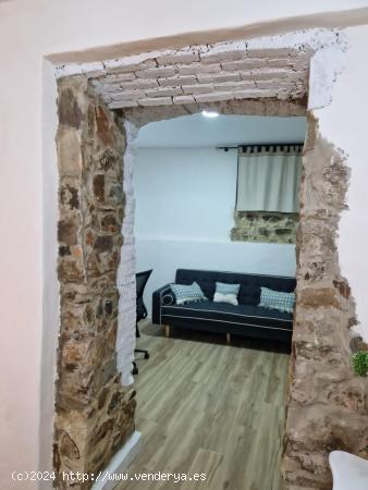  ESTUPENDO BAJO REFORMADO EN EL CASCO ANTIGUO - CACERES 