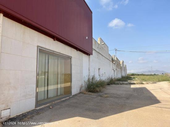 SE VENDE NAVE DE 2.350M2 - MÁS 5.550M2 DE TERRENO - TOTAL 7.900M2 - EL ALBUJÓN - MURCIA