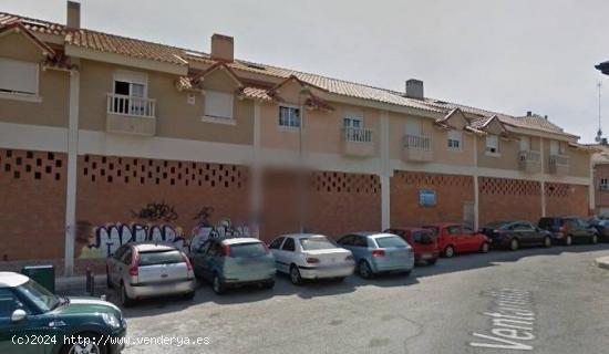 Local en planta baja en bruto en edificio residencial en el centro del pueblo de Colmenarejo - MADRI