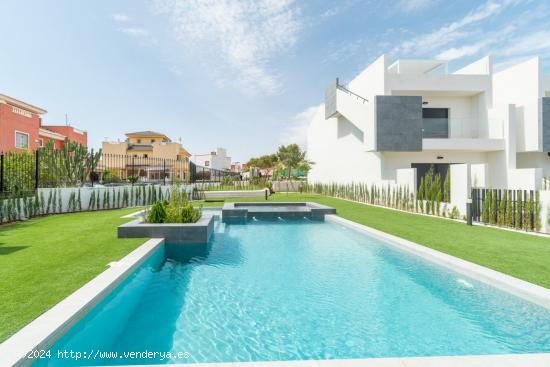 Nuevo conjunto residencial en Los Balcones (Torrevieja) - ALICANTE