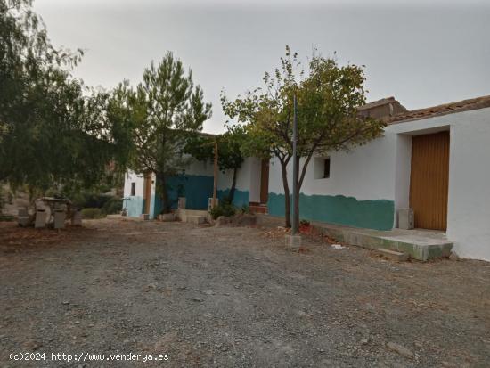 Casa con terreno en Puerto Lumbreras - Zona Cabezo de la Jara - MURCIA