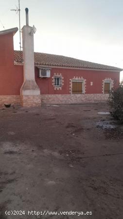 CHALET INDEPENDIENTE CON TERRENO Y ALMACENES JUNTO A LA ESTACIÓN DE PUERTO LUMBRERAS - MURCIA