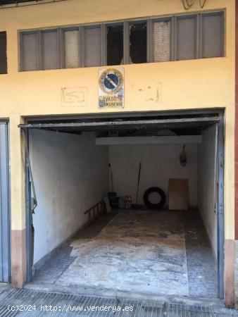 Garaje cerrado con puerta a la calle en venta, en Alzira. - VALENCIA