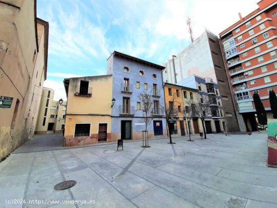 CASA DE VARIAS PLANTAS PREPARADA PARA OFICINAS, JUNTO A JUZGADOS, AYUNTAMIENTO Y AGENCIA TRIBUTARIA.