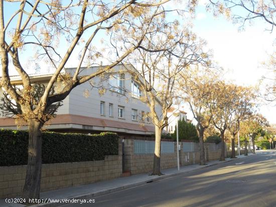 GRAN CHALET PAREADO EN LA ZONA CENTRICA DE SALOU - TARRAGONA