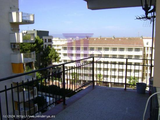 Piso de tres dormitorios con una gran terraza en la zona turistica de Salou - TARRAGONA