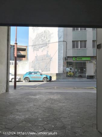  Se alquila bajo en Gran Vía - A CORUÑA 