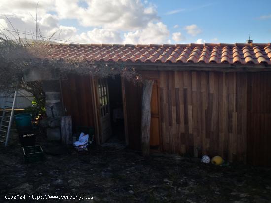 Solar con pequeña vivienda en Razo - A CORUÑA