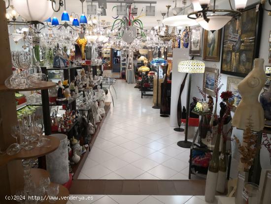 Local Comercial en el Casco Histórico de Santiago de Compostela - A CORUÑA