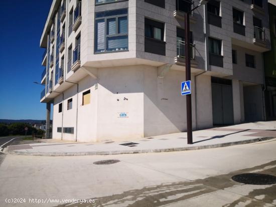 Bajo comercial en Esquina Villa Corcubión con Villa de Negreira - A CORUÑA